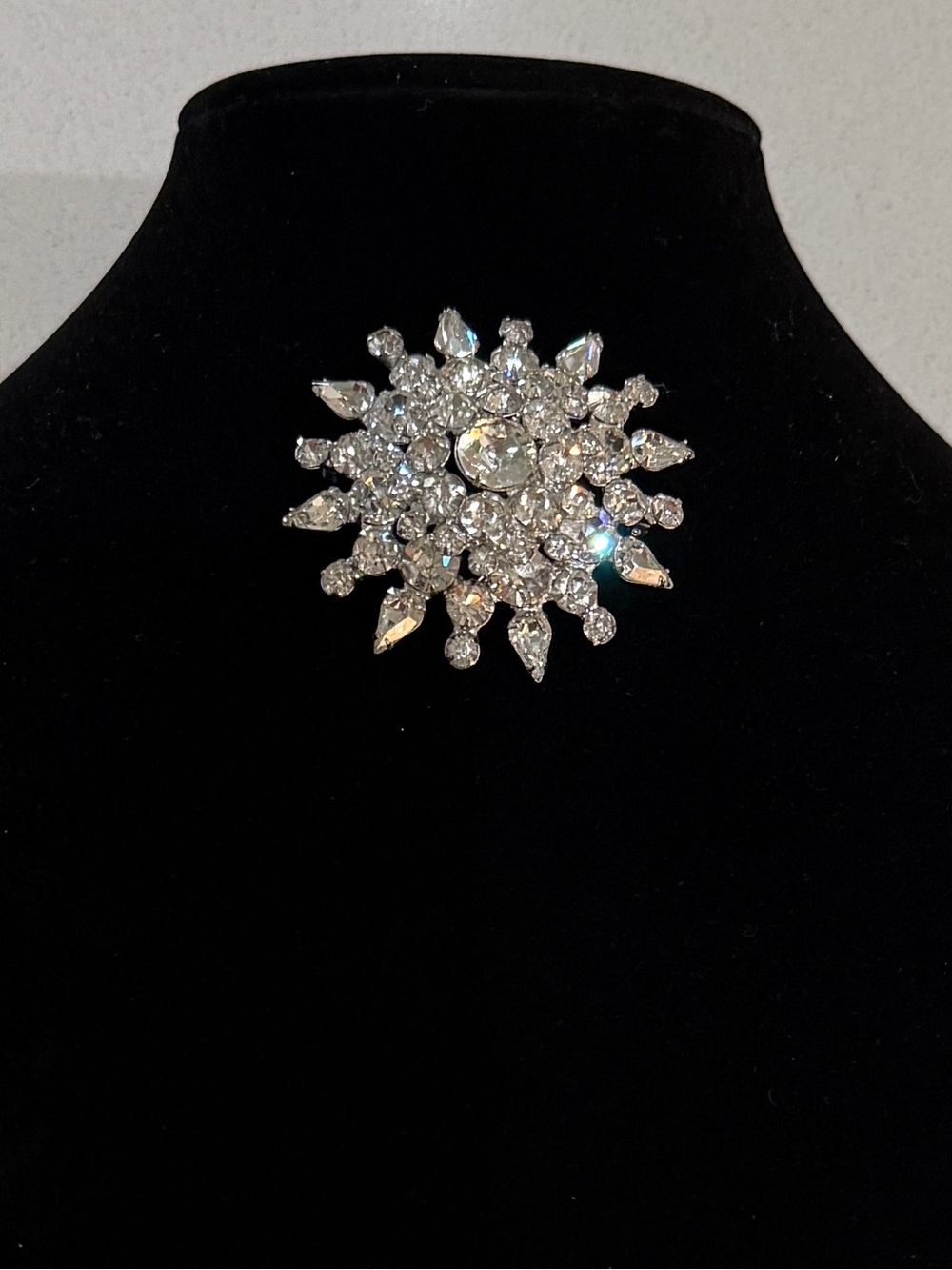 Vintage Crystal Rhinestone Starburst Brooch - Picture 5 of 5